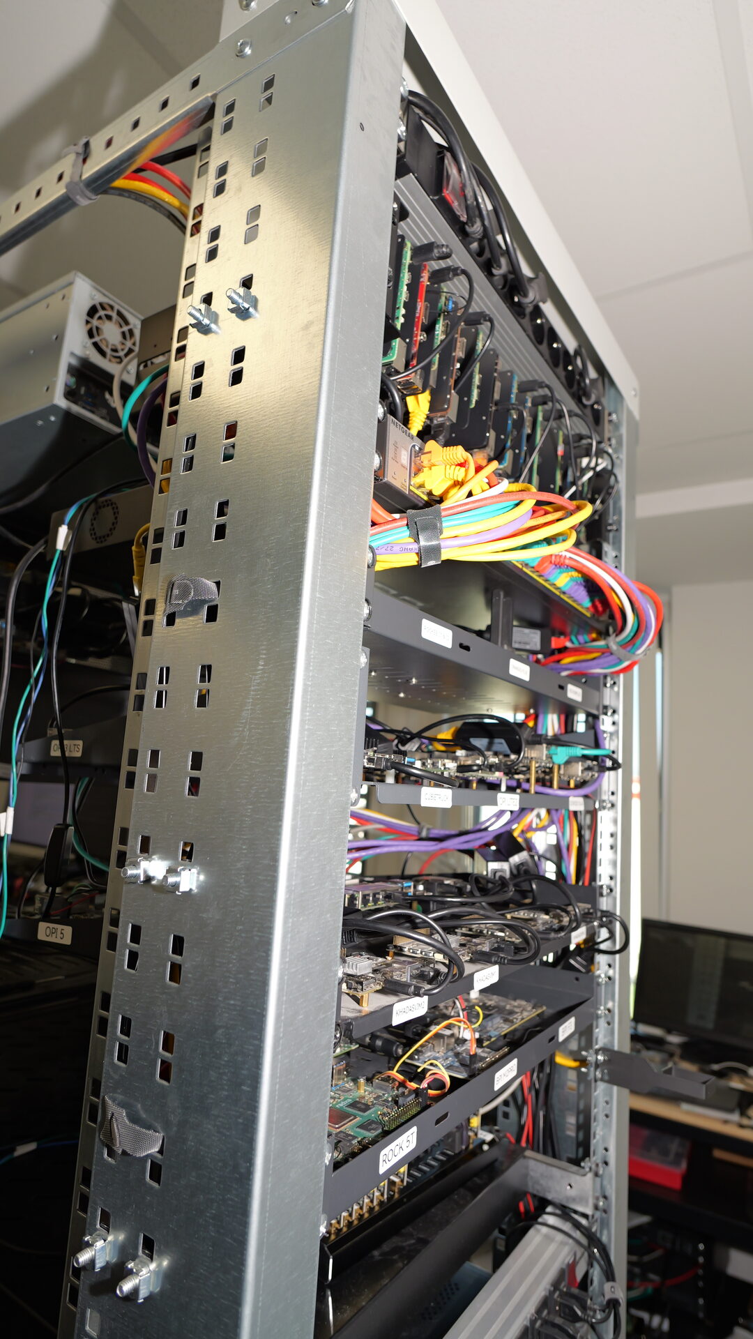 Rack side view: boards, SD-card flashers and a USB hub above the switch